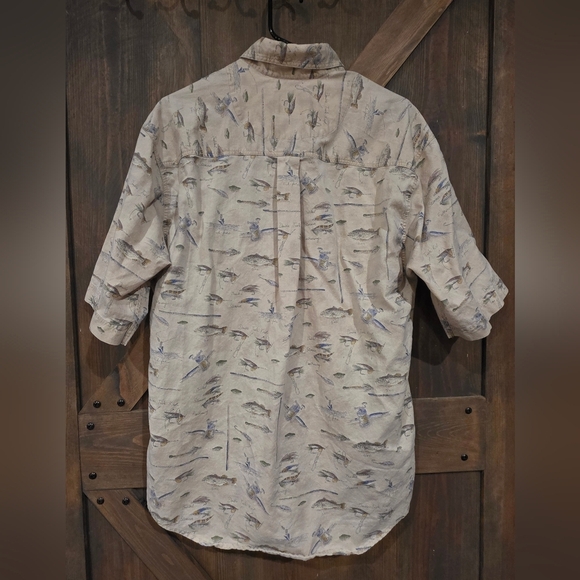 Woolrich Fishing All-Over Print Short Sleeve Button Down Size Medium - Picture 4 of 4